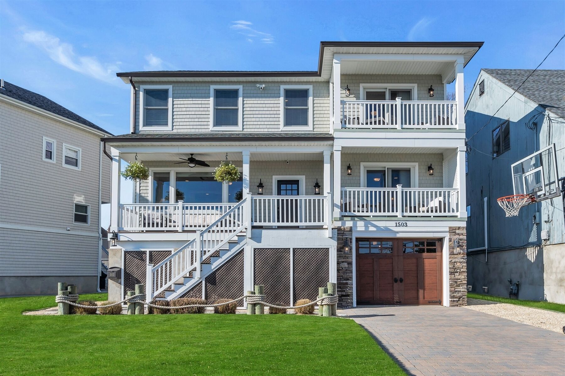 SAINT1503 - Immaculate custom home feat. 4BR 3.5 ba - sleeps 9 - pets