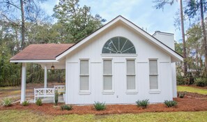 Exterior - Heron's Nest on Wilmington Island, Free Tybee Parking Pass! (Savannah)