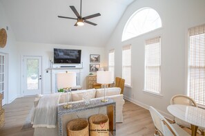 Smart TV, fireplace