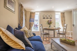 TV, DVD player - The Clockhouse, North Lopham, Norfolk (North Lopham)