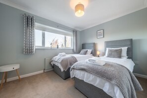 3 bedrooms, iron/ironing board, travel cot, Internet - Beachcomber, Holme-next-the-Sea, Norfolk (Holme-next-the-Sea)