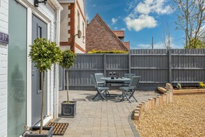 Outdoor dining - Beachcomber, Holme-next-the-Sea, Norfolk (Holme-next-the-Sea)