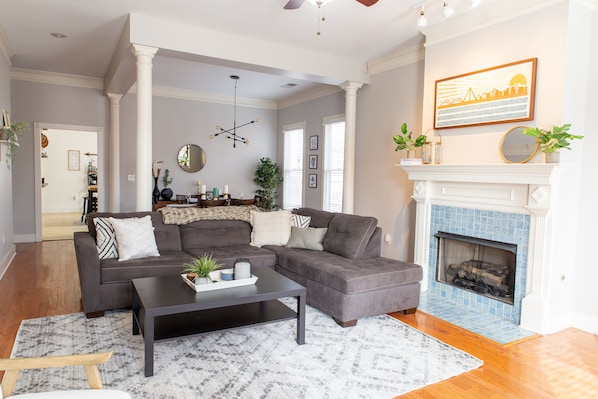 Smart TV, fireplace