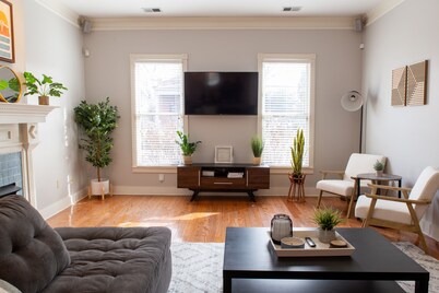 Charming 3-Bedroom Midtown with Large Backyard - 3 mins to Liberty Bowl