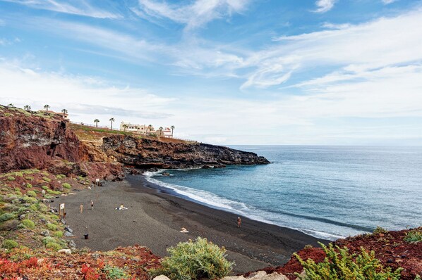 Beach nearby - Country House 'Lucrecia' with Sea View, Private Pool and Wi-Fi (Fasnia)