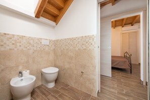 Bruser, hårtørrer, håndklæder