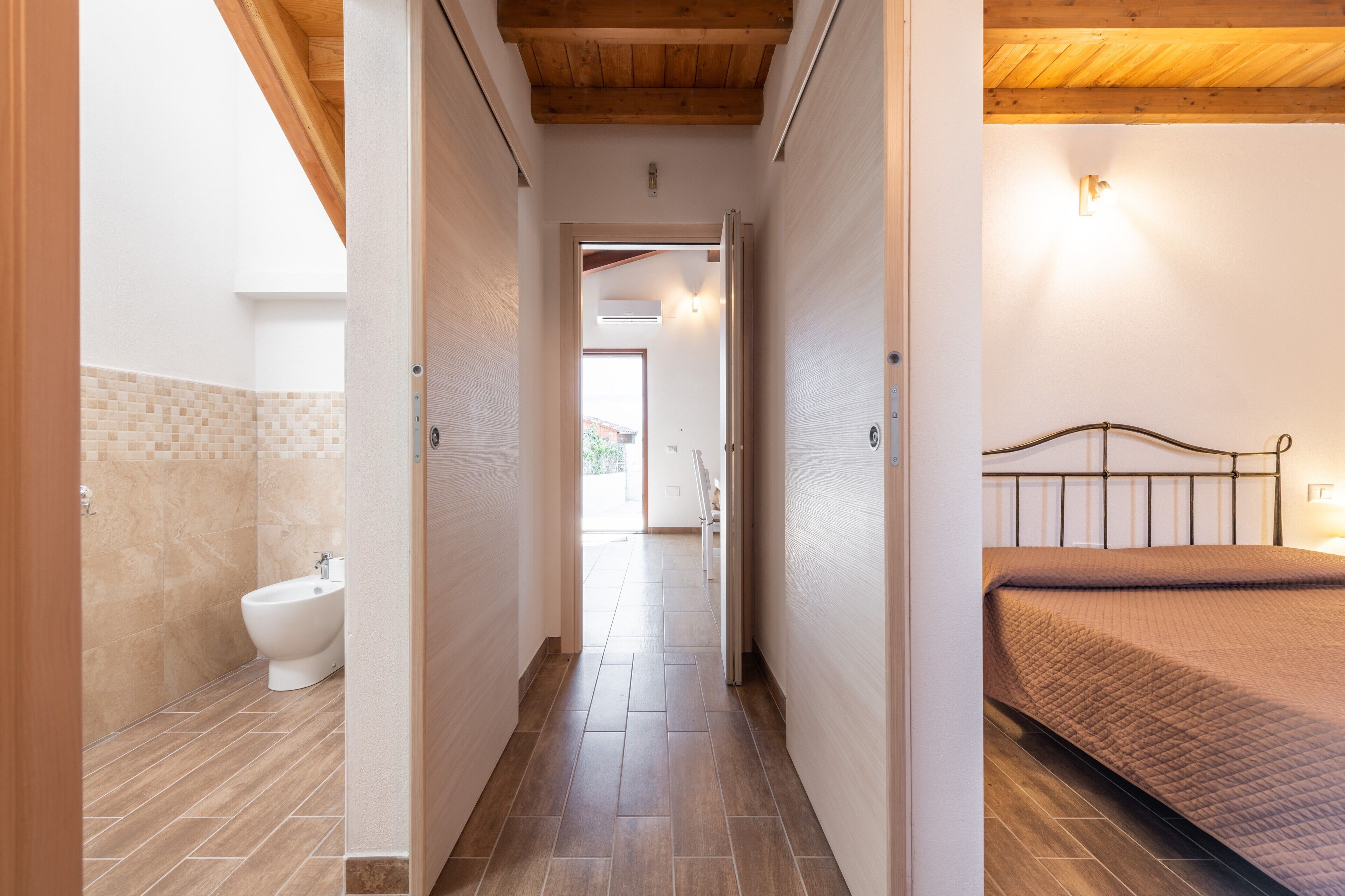 2 室のベッドルーム、アイロン / アイロン台、WiFi、ベッドシーツ