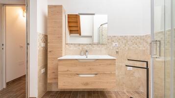 Doccia, asciugacapelli, asciugamani