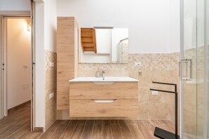 Ducha, secador de pelo, toallas