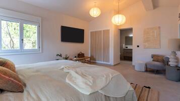 7 bedrooms, iron/ironing board, free WiFi, bed sheets