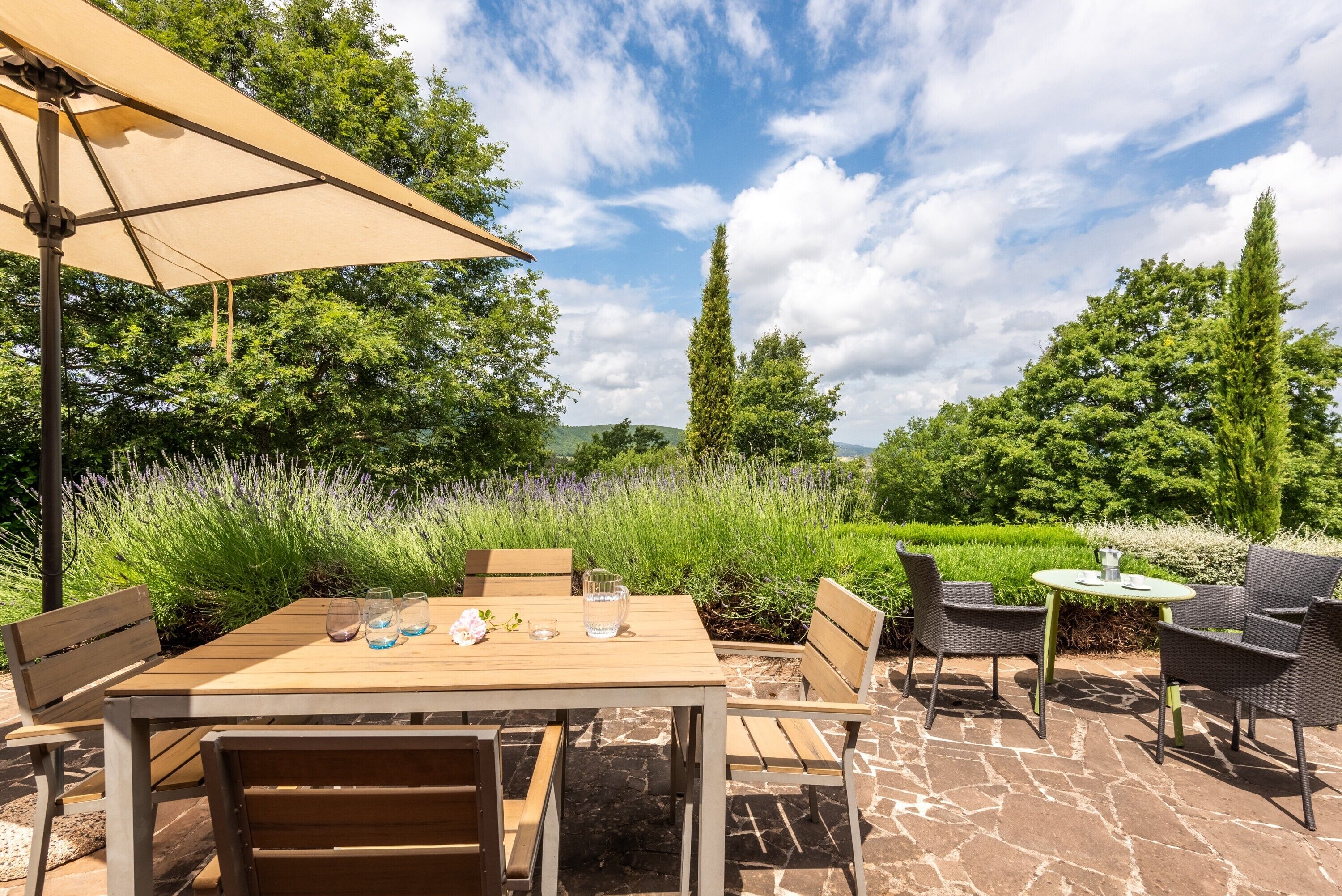 屋外ダイニングエリア