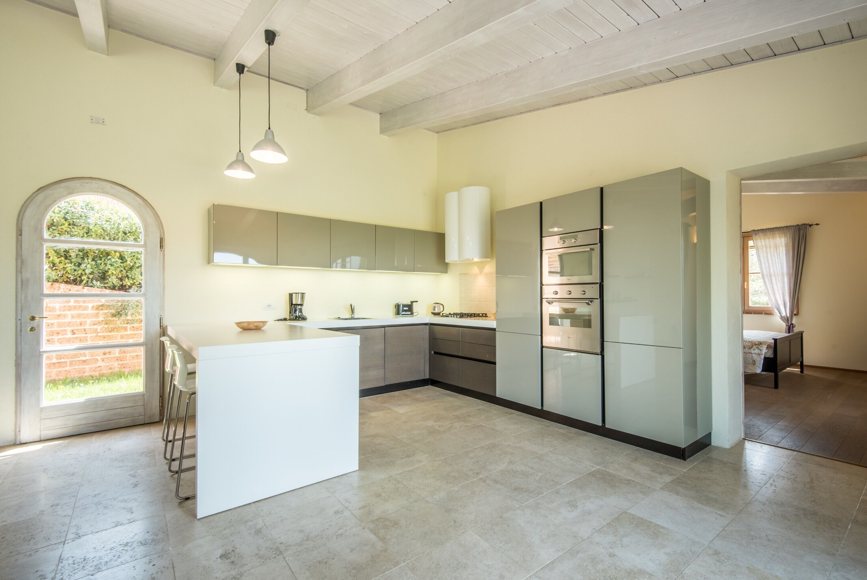 雪櫃、微波爐、焗爐、爐具