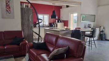 Televisie en een open haard