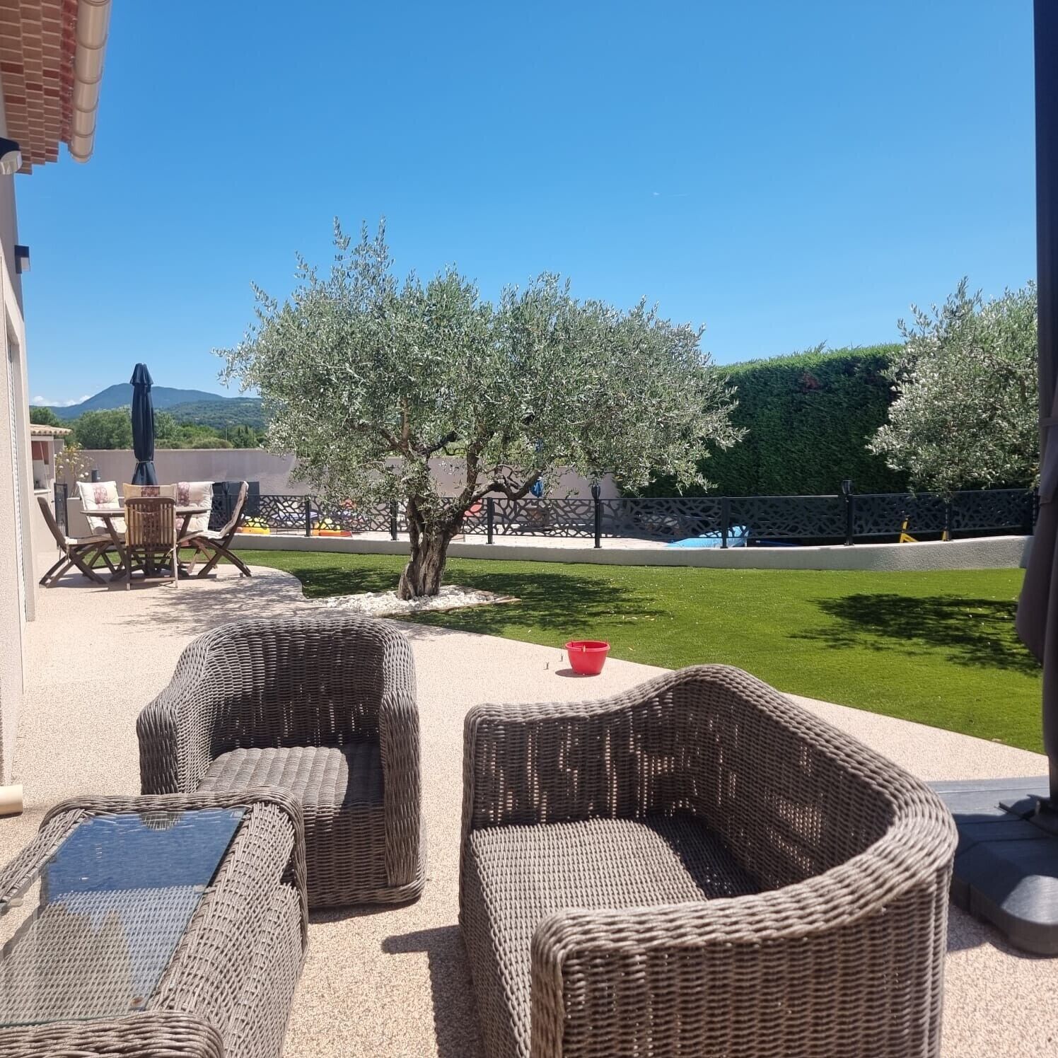 屋外ダイニングエリア