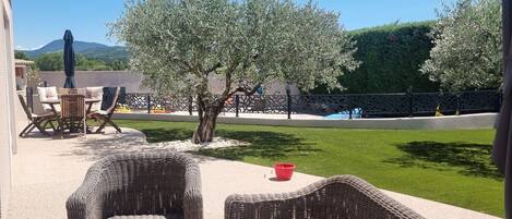 屋外ダイニングエリア