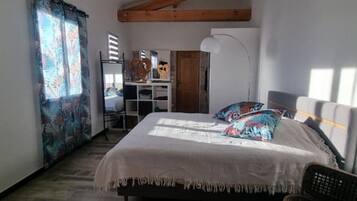 3 chambres, bureau, fer et planche à repasser, Wi-Fi gratuit
