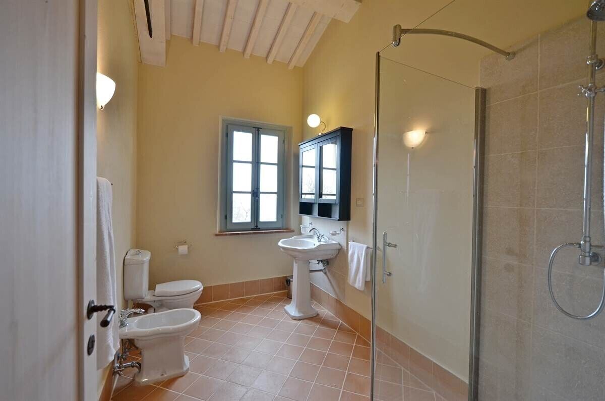 Bathtub, hair dryer, towels