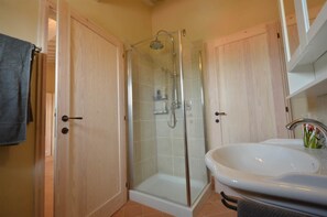 Bathtub, hair dryer, towels