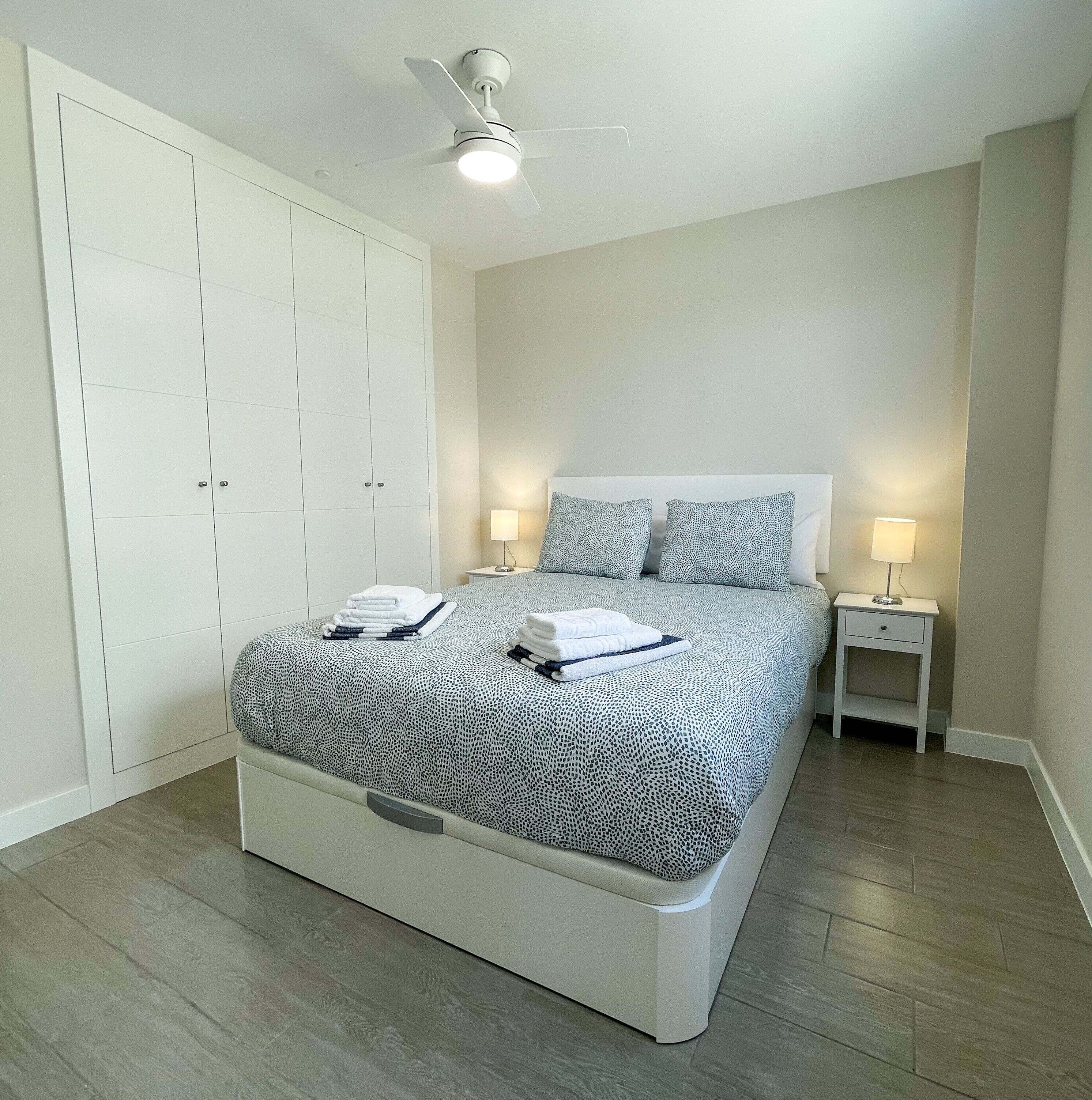 2 habitaciones, tabla de planchar con plancha y wifi gratis 