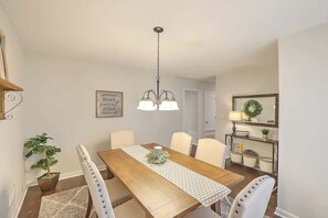 Dining - Quiet Comfort | Chas Attractions- Family Friendly (Goose Creek)