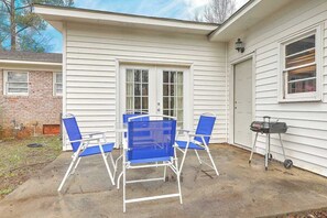 Outdoor dining - Quiet Comfort | Chas Attractions- Family Friendly (Goose Creek)