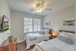 4 habitaciones, tabla de planchar con plancha, wifi y ropa de cama 