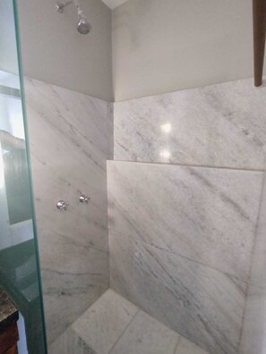 Superior Triple Room, City View | Bathroom | Rainfall showerhead, towels, soap, shampoo