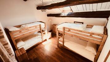 2 bedrooms, iron/ironing board, free WiFi