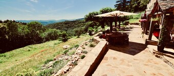 Les Coumayres - Rustic and charming farmhouse with panoramic mountain views, immersed in beautiful n