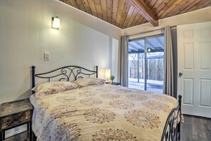 4 bedrooms, iron/ironing board, WiFi, bed sheets - Gateway to Mt Rose Ski! Reno Home w/ Fireplace (Reno)