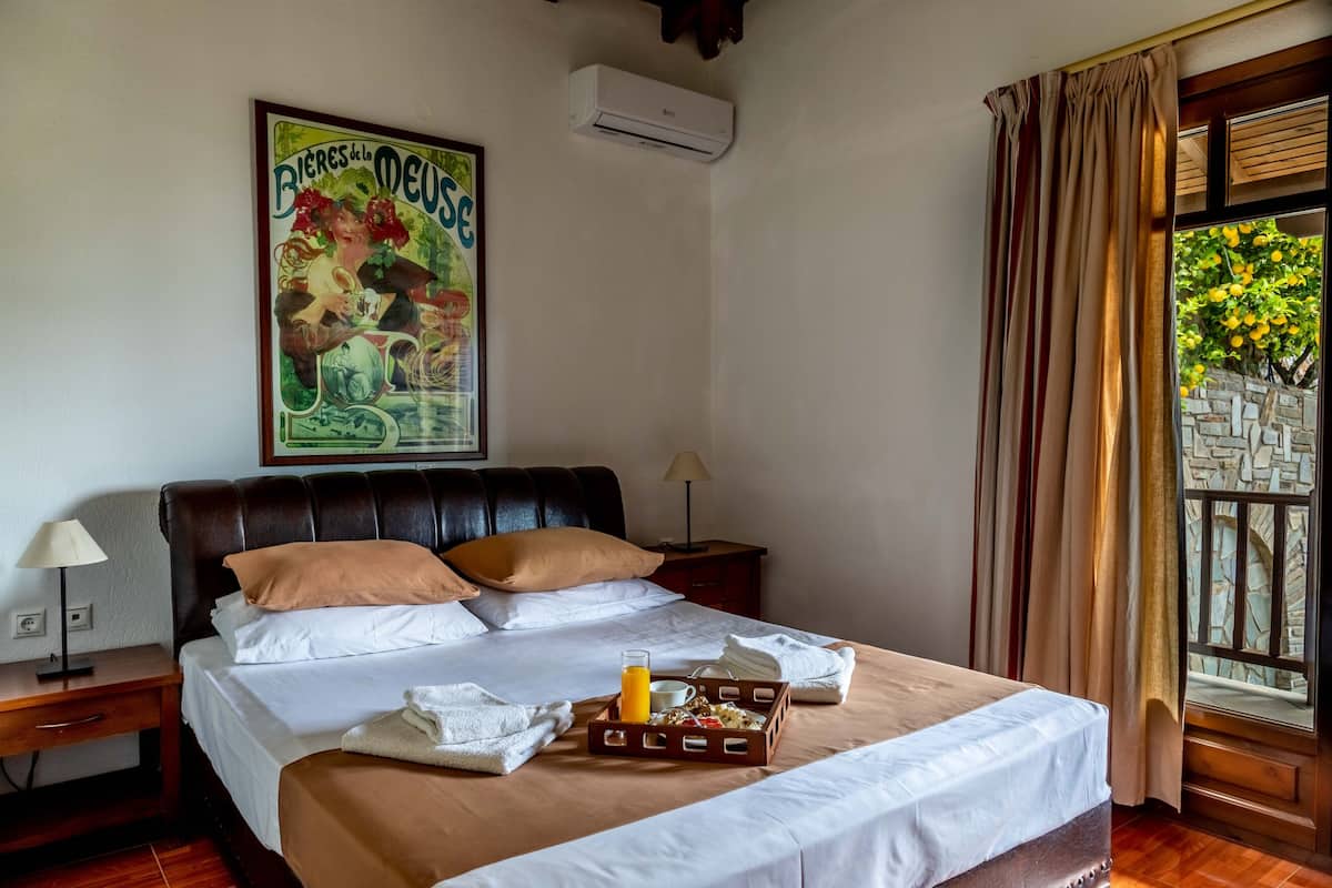 Honeymoon Apartment | WiFi (free), bed sheets
