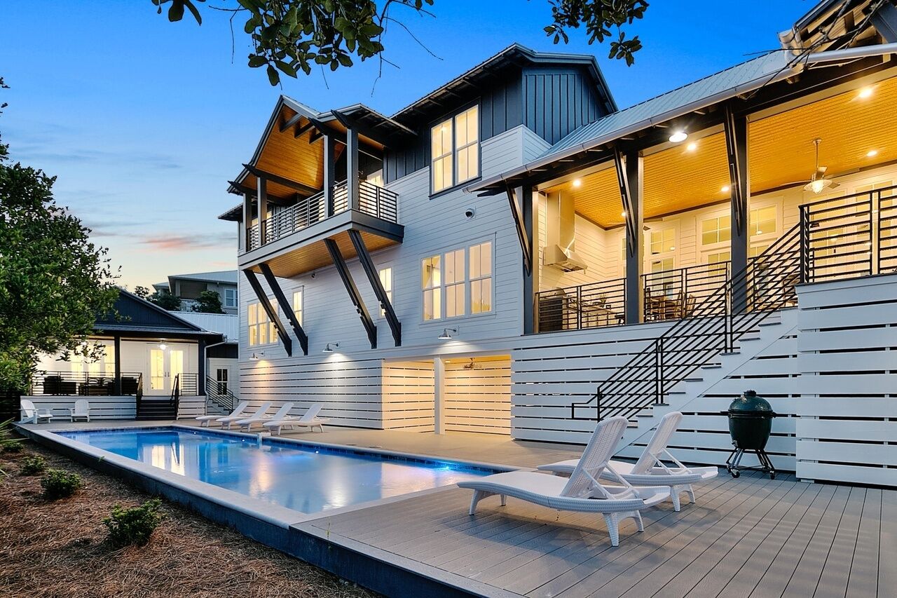 Luxe Gulf Views PetFriendly w Pool and CarriageApt