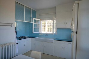 Refrigerador, microondas, horno, lavavajillas