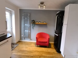 Interior - Large modern 4 Bedroom house, city center location (Cardiff)