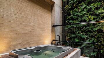 Grand Studio Suite, 1 King Bed, Hot Tub, Ground Floor | Terrace/patio