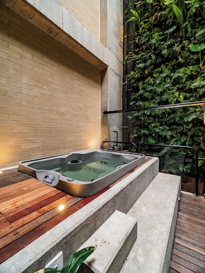 Grand Studio Suite, 1 King Bed, Hot Tub, Ground Floor | Terrace/patio