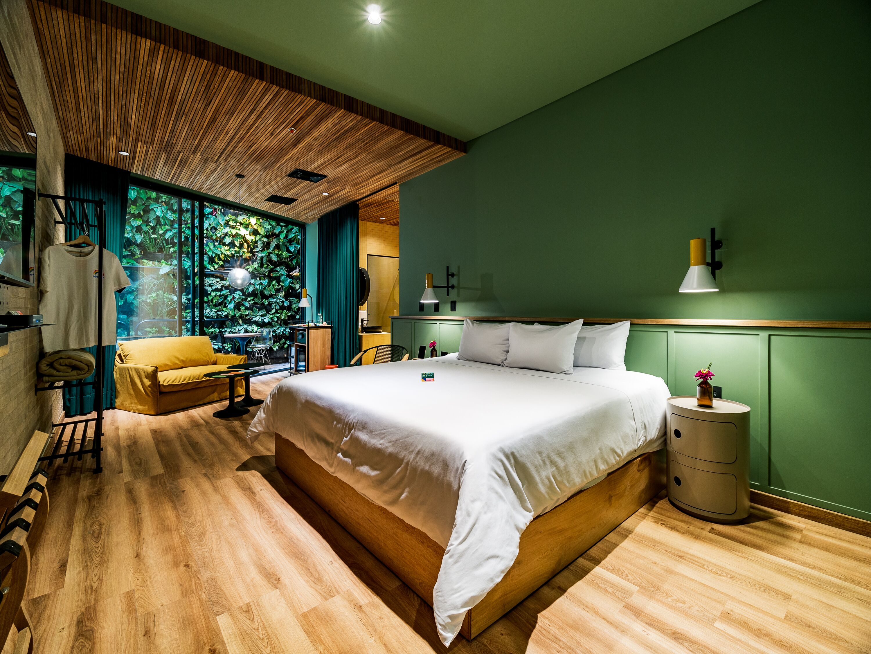 Studiosuite – grand, 1 kingsize-seng, spabadekar, 1. etasje | Allergitestet sengetøy, dundyner, minibar og safe på rommet