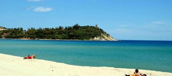 Clear House with direct access to the beach