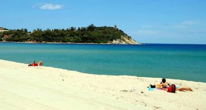 Clear House with direct access to the beach