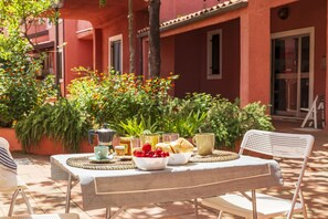 Outdoor dining - Casa Vivi ad Arbatax (Tortoli')
