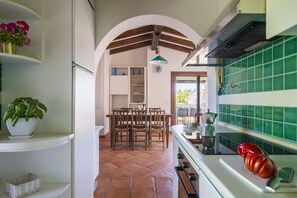 Fridge, oven, cookware/dishes/utensils, dining tables