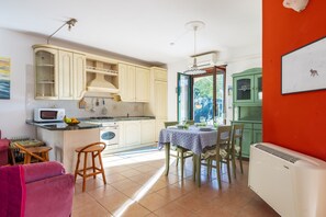 Fridge, cookware/dishes/utensils, dining tables