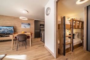 3 slaapkamers, een strijkplank/strijkijzer, beddengoed