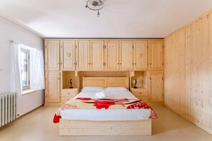 2 soverom, reiseseng for barn, wi-fi (inkludert) og sengetøy