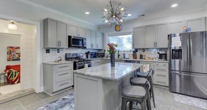 Luxury 1930s Reno'd Cape Cod, ❤️ of Midtown, 🐾, EV 🔌