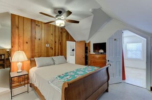 4 bedrooms, desk, iron/ironing board, free WiFi