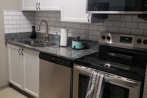 Coffee/tea maker, fridge, microwave, oven