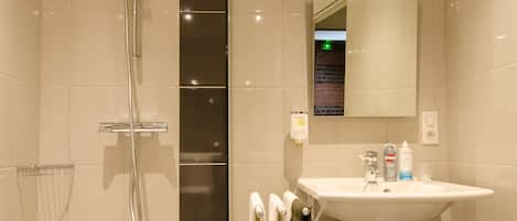 Comfort Room | Bathroom | Rainfall showerhead, free toiletries, hair dryer, towels
