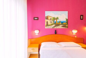 Phòng đôi hoặc 2 giường đơn cơ bản | Két bảo mật tại phòng, phòng cách âm 