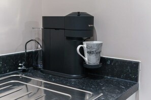 Coffee and/or coffee maker - Fantastic 1 Bedroom Manchester Apartment (Salford)